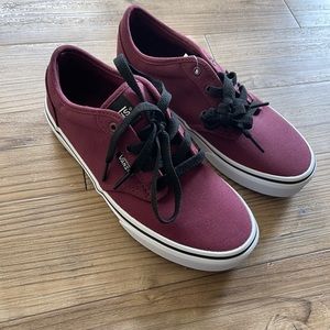 New youth vans maroon size 4.5